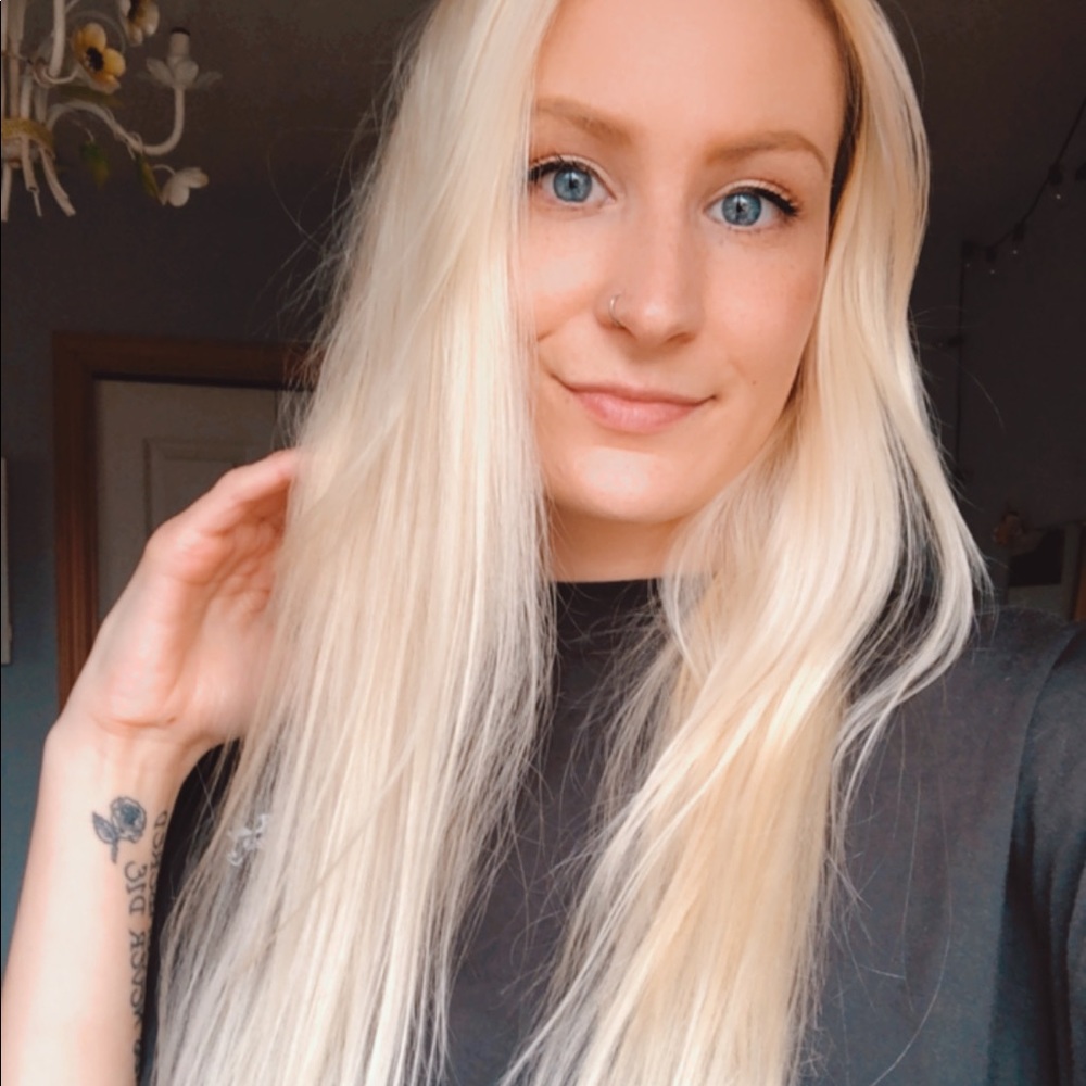 Meet your Posher, Becca!
